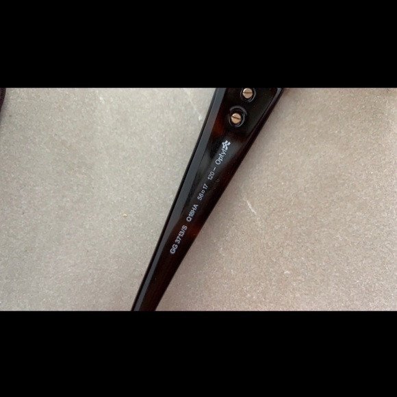 Gucci Sunglasses w/ case and cloth. - Picture 3 of 8